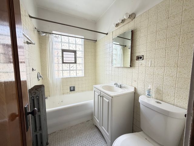 4208 W Cullom Avenue 2, Chicago, IL 60641