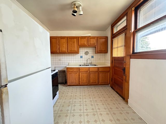 4208 W Cullom Avenue 2, Chicago, IL 60641