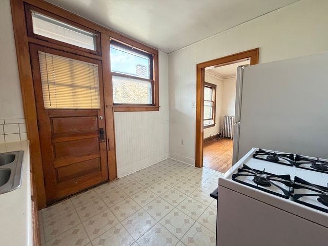 4208 W Cullom Avenue 2, Chicago, IL 60641