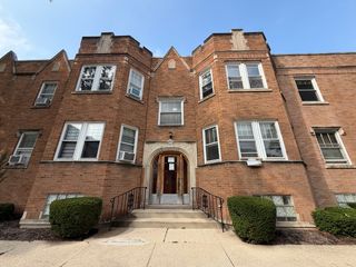4208 W Cullom Avenue 2, Chicago, IL 60641