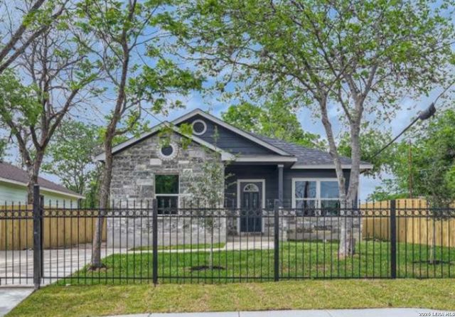 479 Corliss, San Antonio, TX 78220