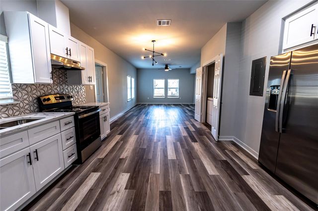 102 Marsden St 4, Houston, TX 77011