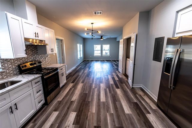 102 Marsden St 4, Houston, TX 77011