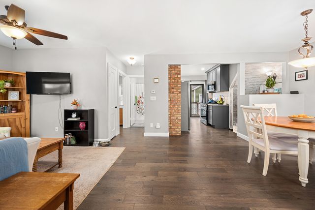 835 Albert Avenue, Sycamore, IL 60178