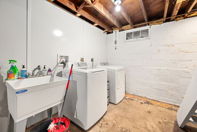 835 Albert Avenue, Sycamore, IL 60178