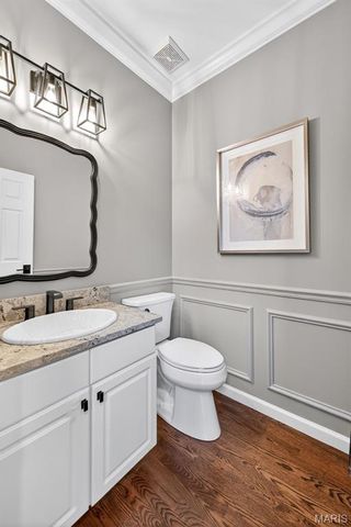 15595 Meadowbrook Circle Lane, Chesterfield, MO 63017