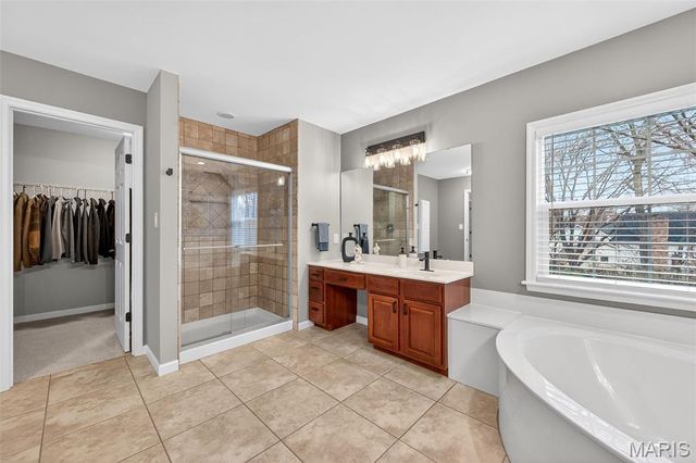 15595 Meadowbrook Circle Lane, Chesterfield, MO 63017