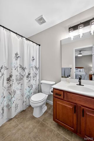 15595 Meadowbrook Circle Lane, Chesterfield, MO 63017