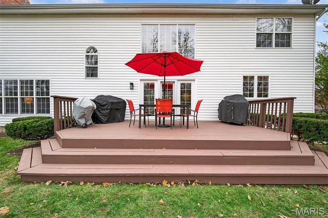 15595 Meadowbrook Circle Lane, Chesterfield, MO 63017