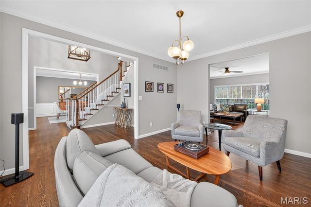 15595 Meadowbrook Circle Lane, Chesterfield, MO 63017