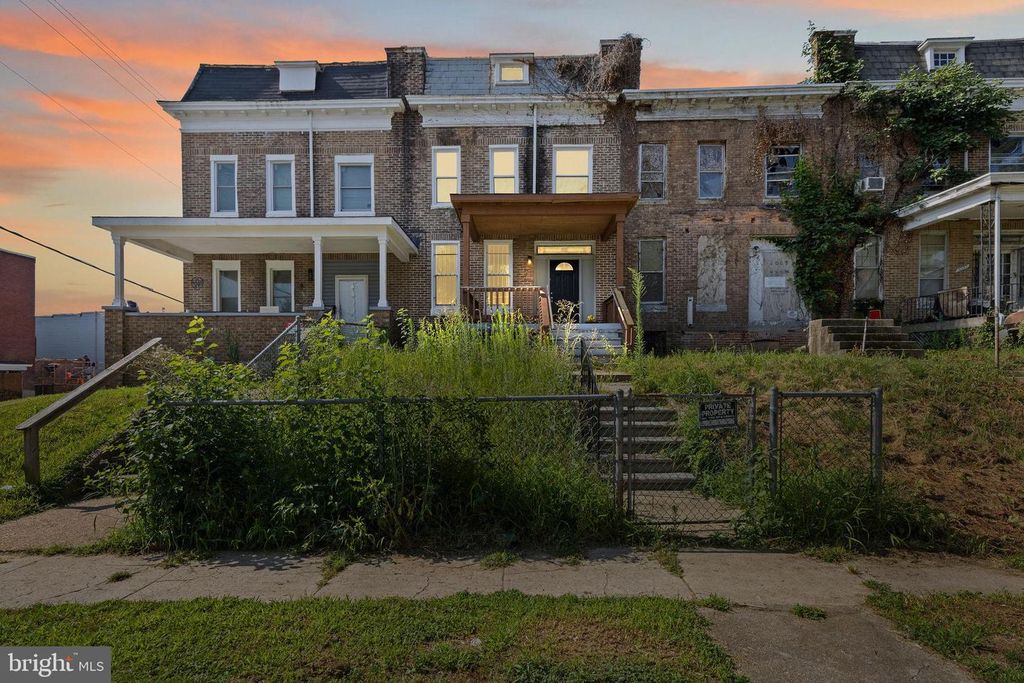 3003 CLIFTON AVE, Baltimore, MD 21216