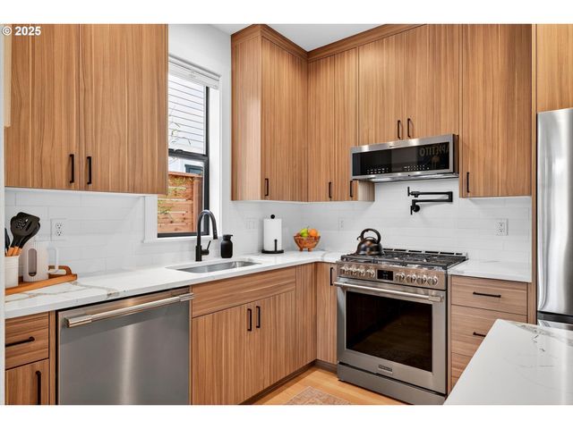 312 G Ave C6, Lake Oswego, OR 97034