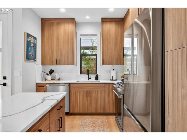 312 G Ave C6, Lake Oswego, OR 97034