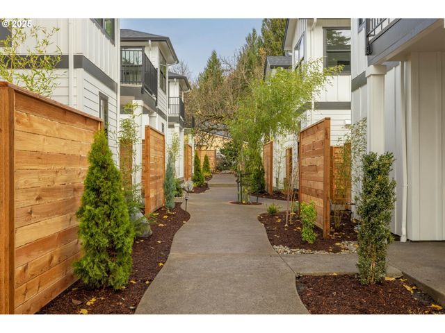 312 G Ave C6, Lake Oswego, OR 97034