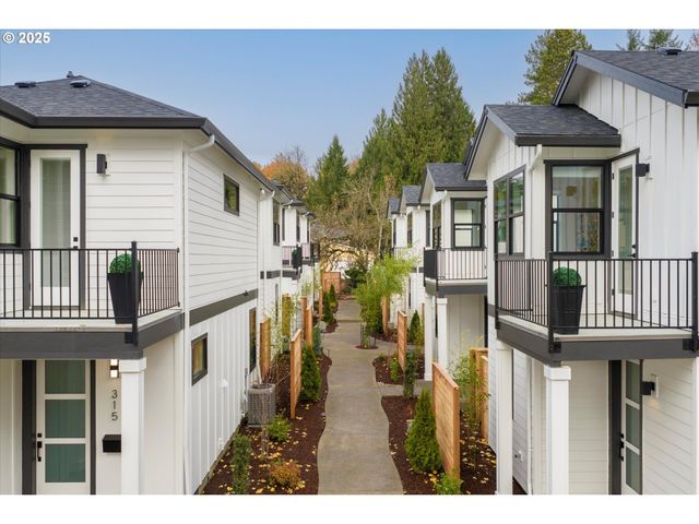 312 G Ave C6, Lake Oswego, OR 97034