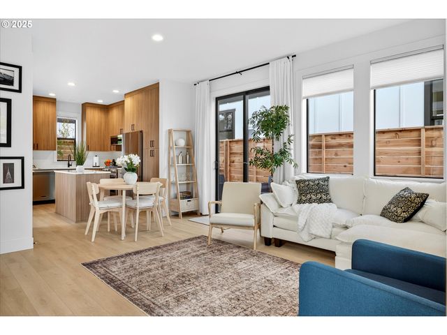 312 G Ave C6, Lake Oswego, OR 97034