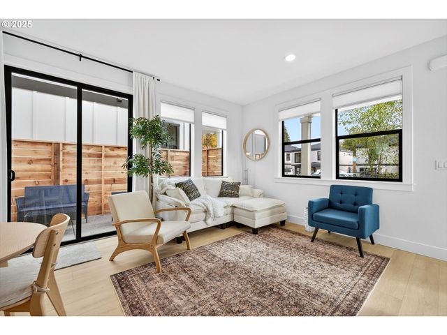 312 G Ave C6, Lake Oswego, OR 97034