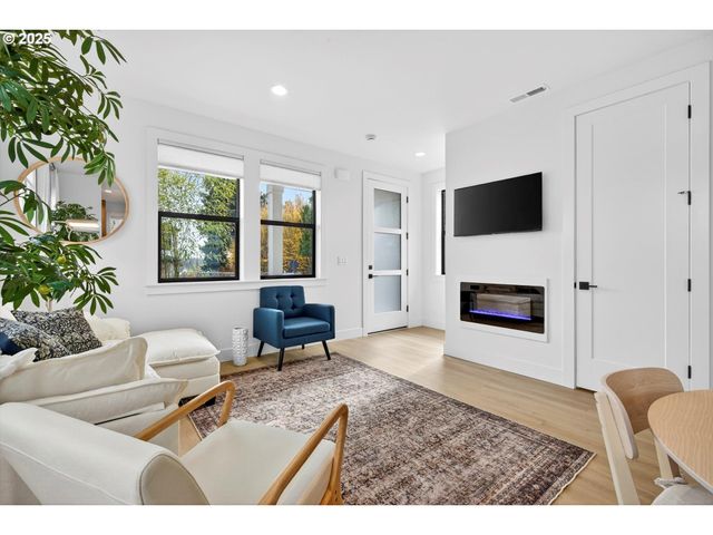 312 G Ave C6, Lake Oswego, OR 97034