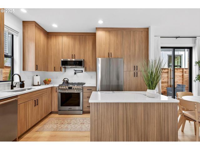 312 G Ave C6, Lake Oswego, OR 97034