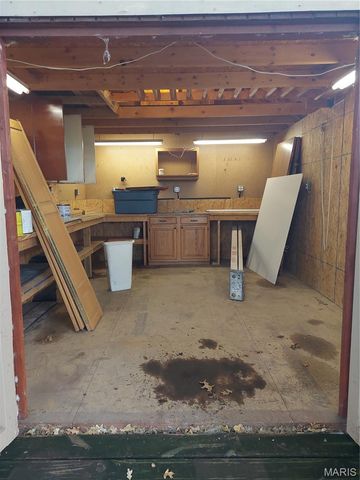 105 S Olive Street, Hartford, IL 62048