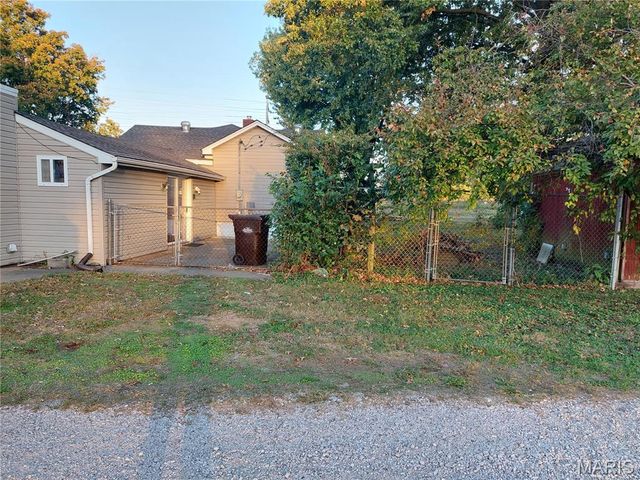 105 S Olive Street, Hartford, IL 62048