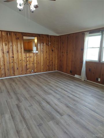 105 S Olive Street, Hartford, IL 62048