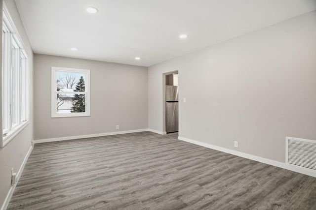 1008 W 89th Street, Bloomington, MN 55420