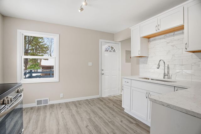 1008 W 89th Street, Bloomington, MN 55420