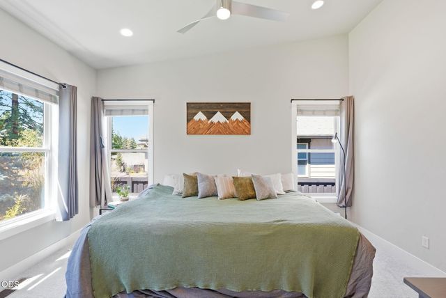 3083 NW Hidden Ridge Drive, Bend, OR 97703