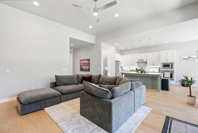 3083 NW Hidden Ridge Drive, Bend, OR 97703