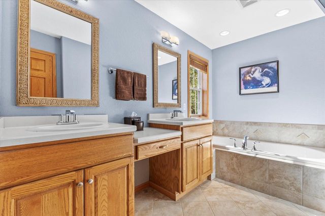 N54W16055 Westwind DRIVE, Menomonee Falls, WI 53051