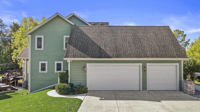 N54W16055 Westwind DRIVE, Menomonee Falls, WI 53051