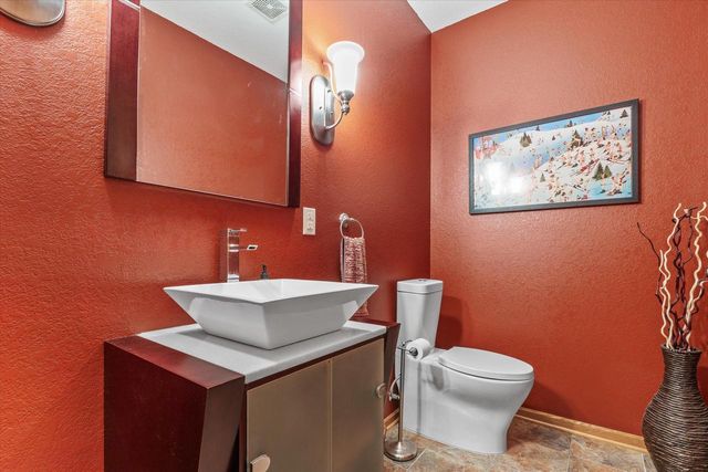 N54W16055 Westwind DRIVE, Menomonee Falls, WI 53051