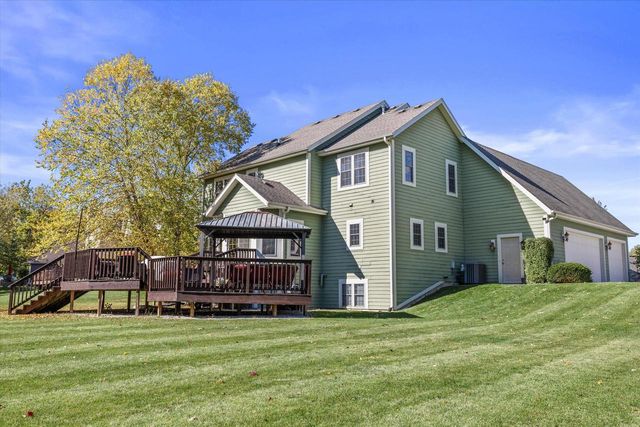 N54W16055 Westwind DRIVE, Menomonee Falls, WI 53051