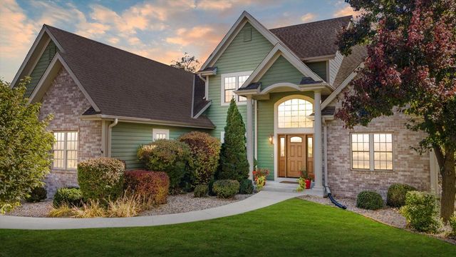 N54W16055 Westwind DRIVE, Menomonee Falls, WI 53051