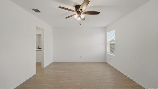 9942 DICKET MEAD RD, San Antonio, TX 78254