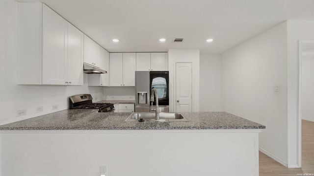 9942 DICKET MEAD RD, San Antonio, TX 78254