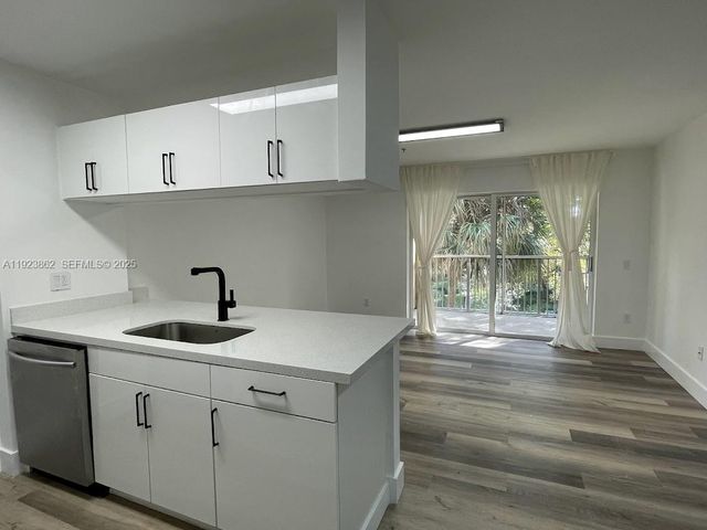 440 S Park Rd 4-306, Hollywood, FL 33021