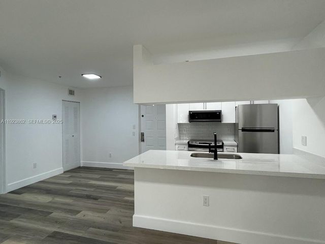 440 S Park Rd 4-306, Hollywood, FL 33021