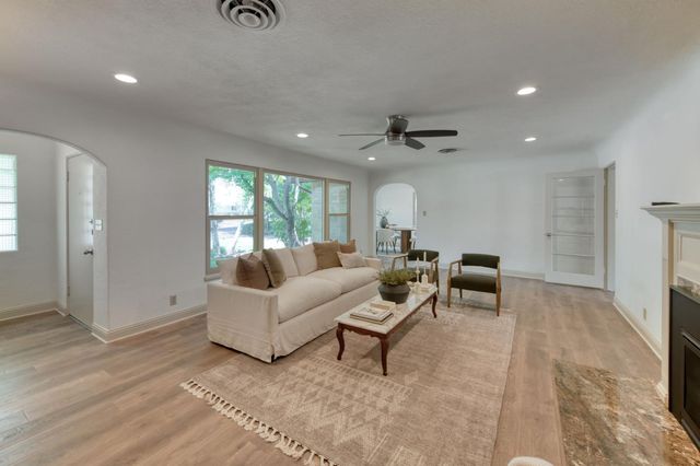 920 E Sierra Madre, Fresno, CA 93704