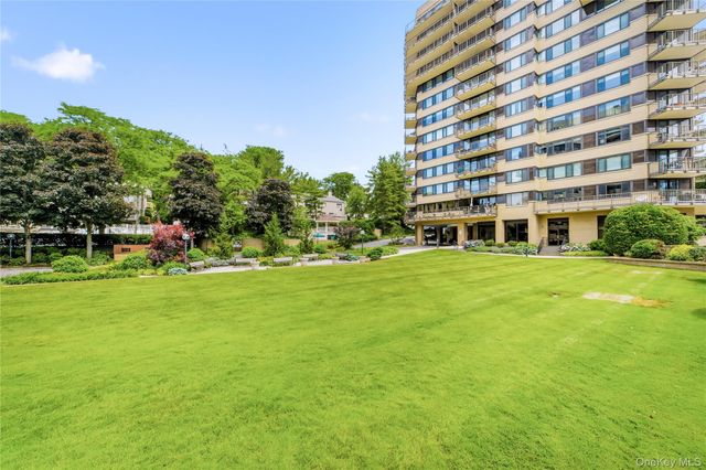 25 Rockledge Avenue 801, White Plains, NY 10601