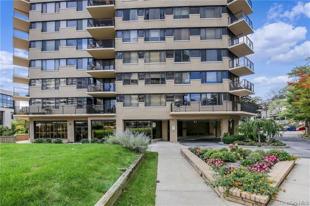 25 Rockledge Avenue 801, White Plains, NY 10601