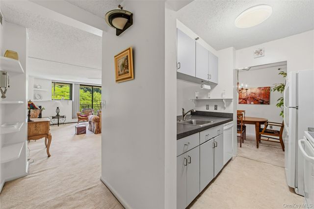 25 Rockledge Avenue 801, White Plains, NY 10601