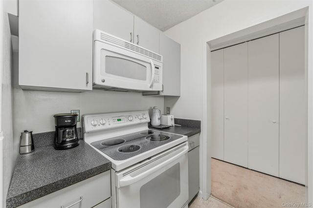 25 Rockledge Avenue 801, White Plains, NY 10601
