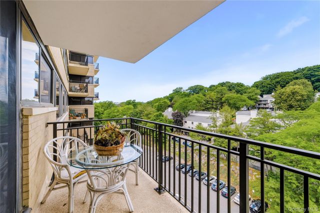 25 Rockledge Avenue 801, White Plains, NY 10601