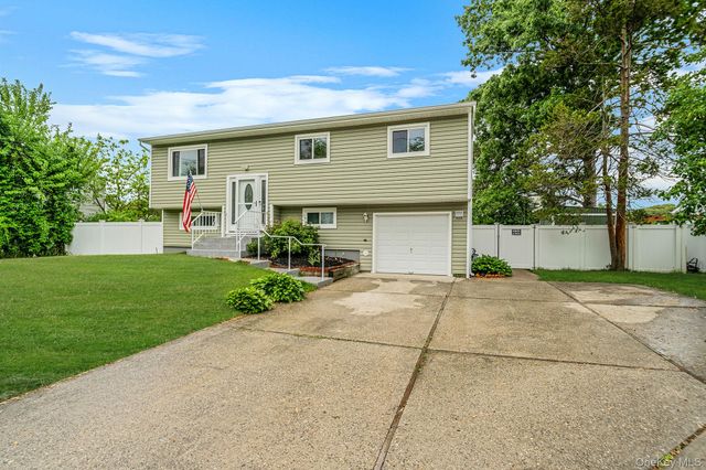 17 Liberty Avenue, Selden, NY 11784
