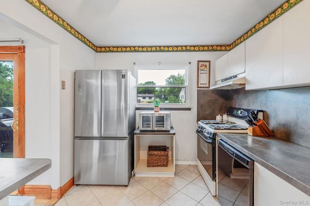 17 Liberty Avenue, Selden, NY 11784