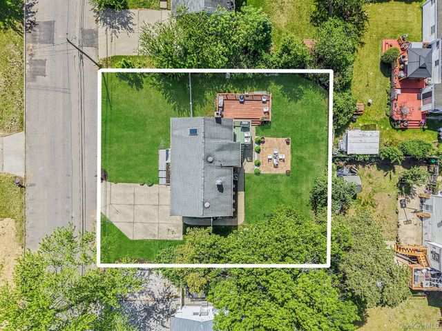 17 Liberty Avenue, Selden, NY 11784
