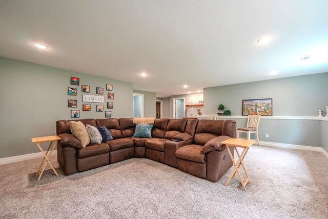 1213 Sontag Dr, Derby, KS 67037