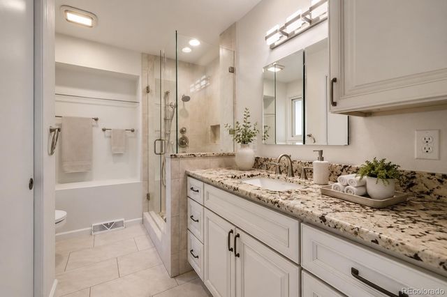 883 S Nelson Way, Lakewood, CO 80226